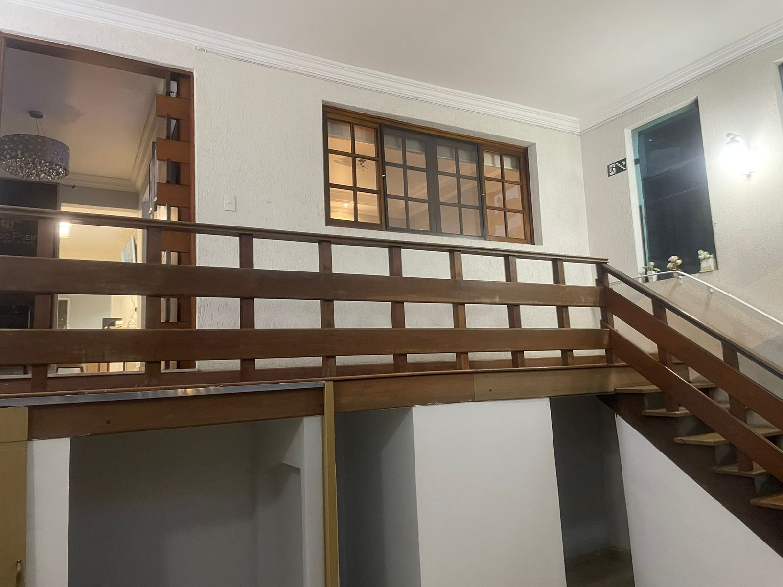 Área de entrada com acesso interno e circulação