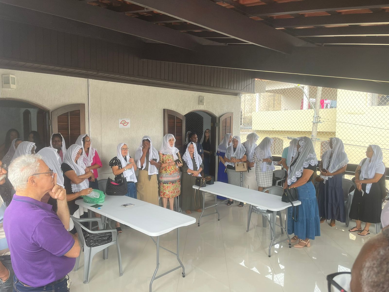 Momento de convivência em encontro devocional