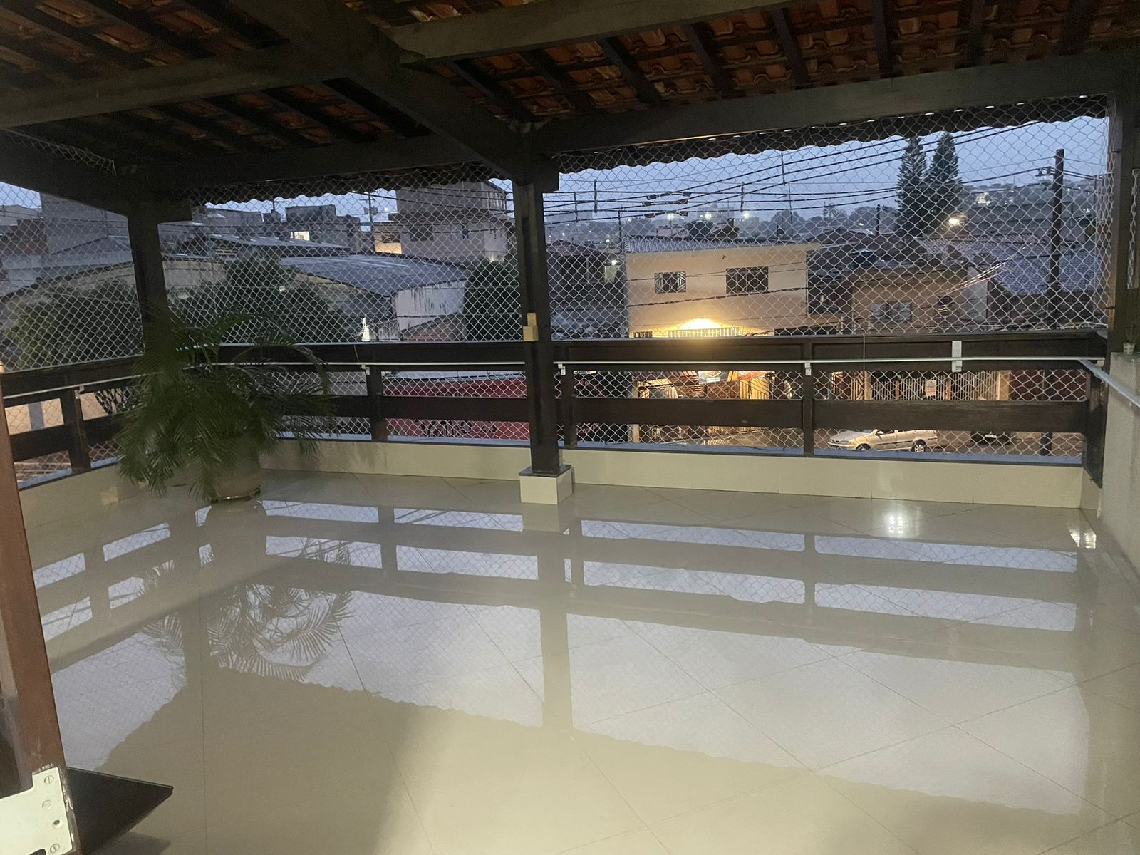 Varanda ampla para circulação e convivência